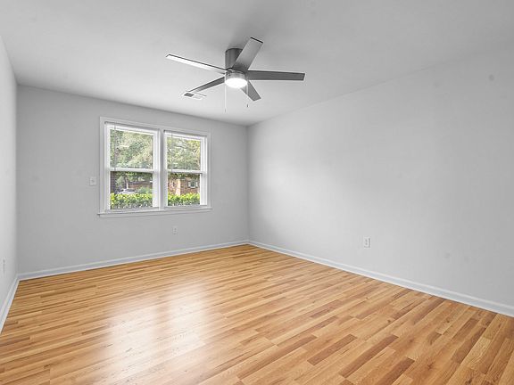 5th image of 4408 Clovewood St