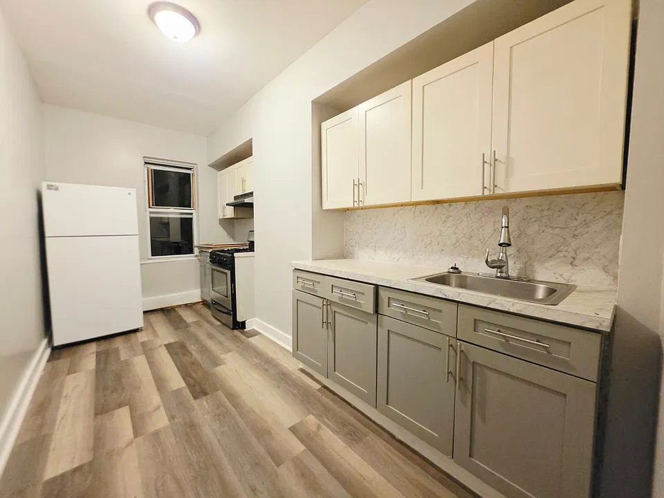 176 Armstrong Ave #2L