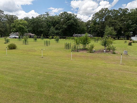 3rd image of 380 Meadow Wood Rd