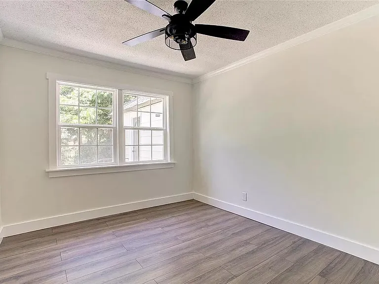 2144 Alameda Ave — Photo 18