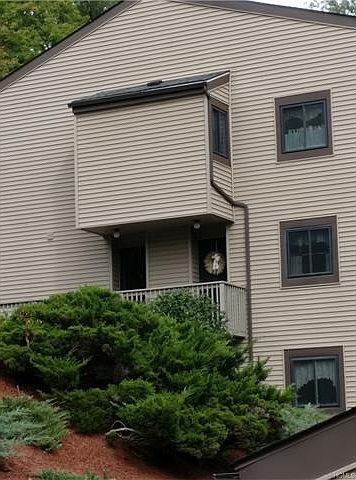 1st image of 106 Village Dr #106