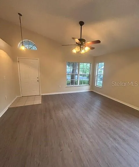 816 Shell Ln — Photo 2