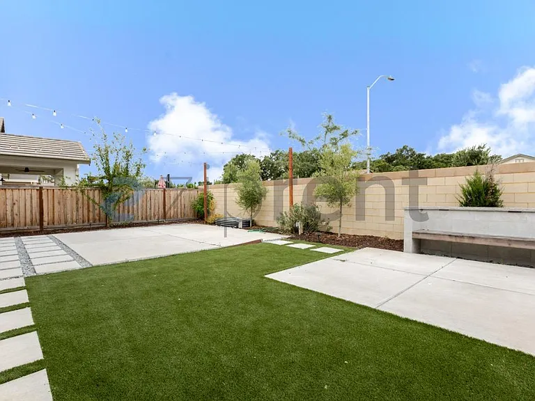 2776 Elderberry St — Photo 32