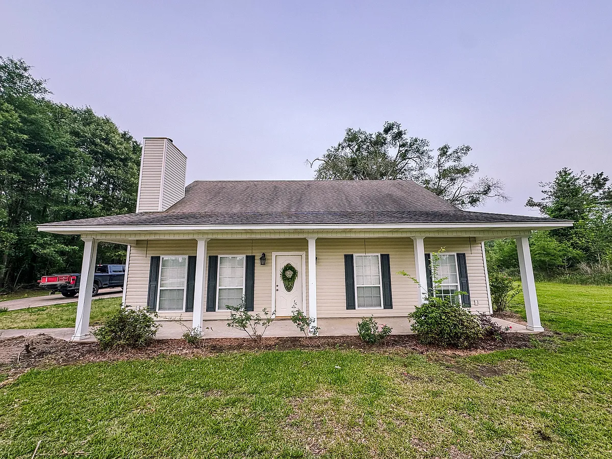 Photo 2 of 10 - 33 Johnston Rd - Rayville, LA Building Photo - 33 Johnston Rd