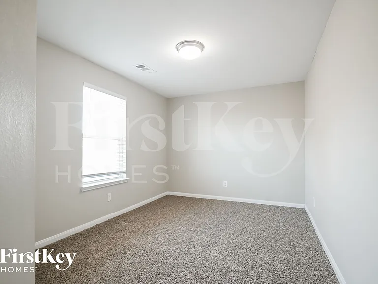 710 Shady Meadow Ln — Photo 12