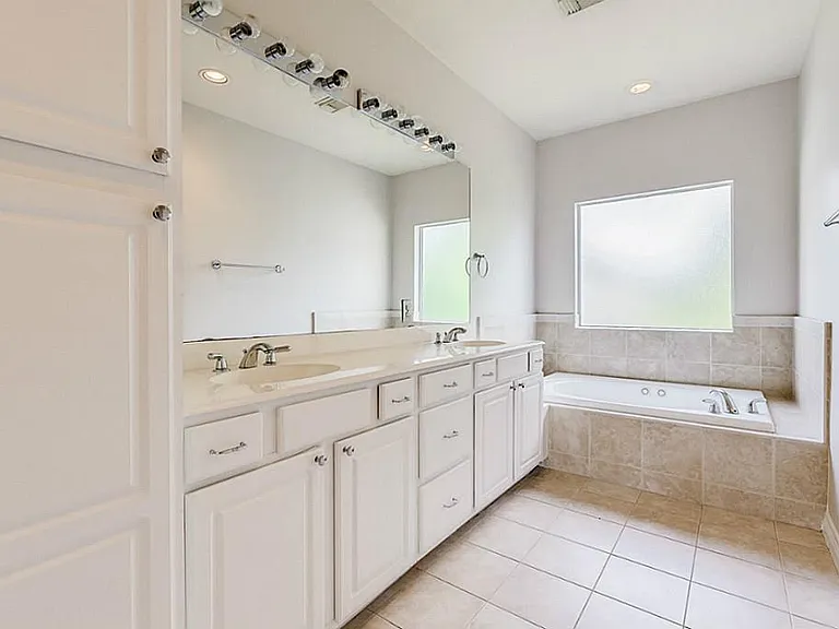 513 Leverkuhn St — Photo 18