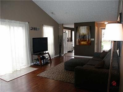 5th image of 9429 Charter Dr