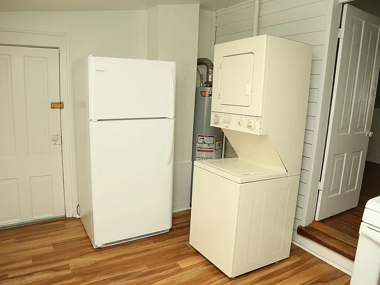 920 Anderson St — Photo 3