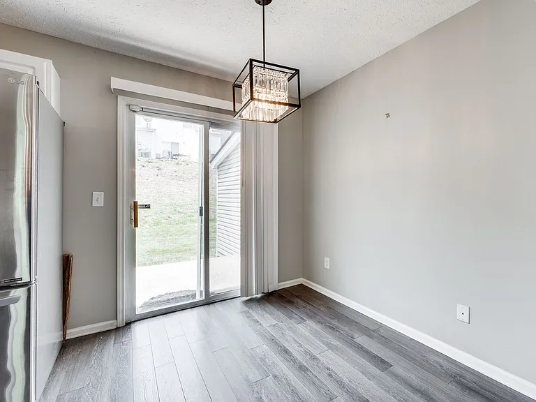209 Shadow Glen Dr — Photo 13