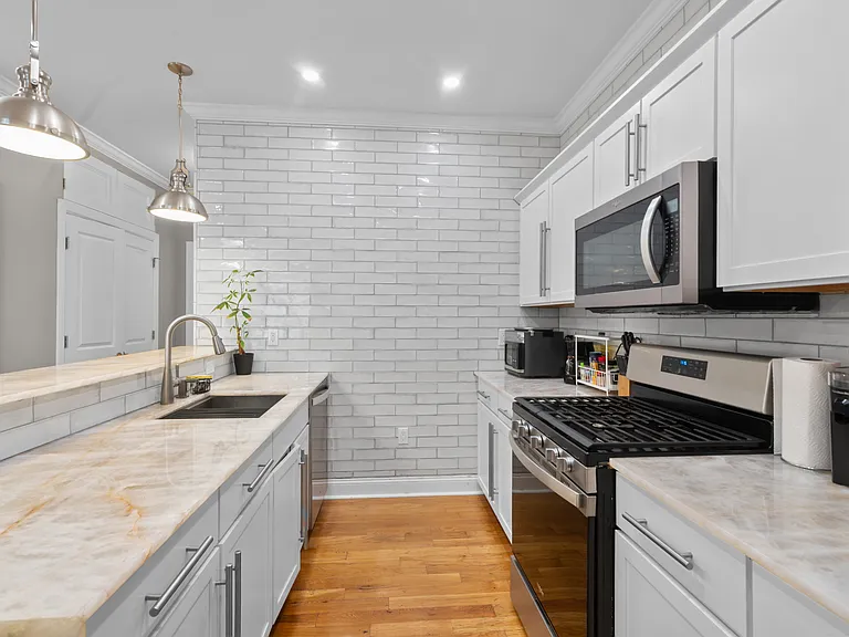 5501 Hudson Ave #407 — Photo 4
