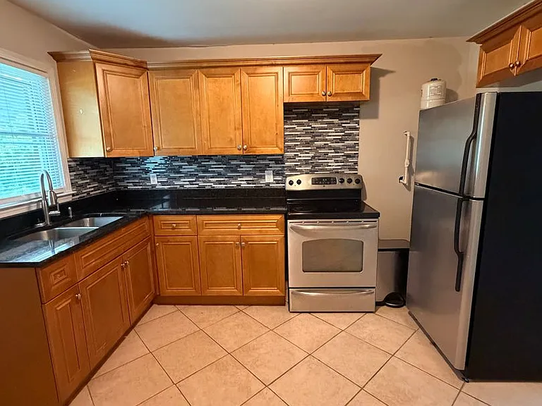 612-614 N College Dr — Photo 5