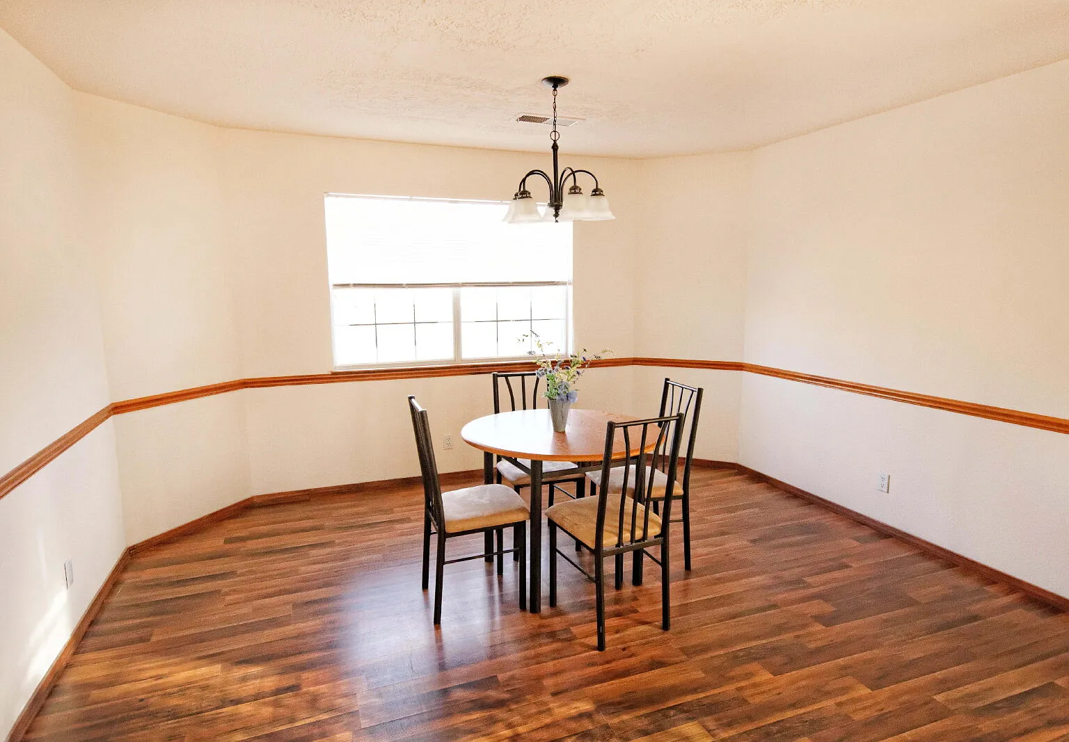 4 bed, 2.5 bath, 2205 sqft, $2,195 — Photo 4