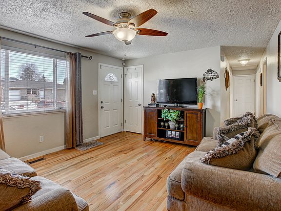 3rd image of 228 Longfellow Dr