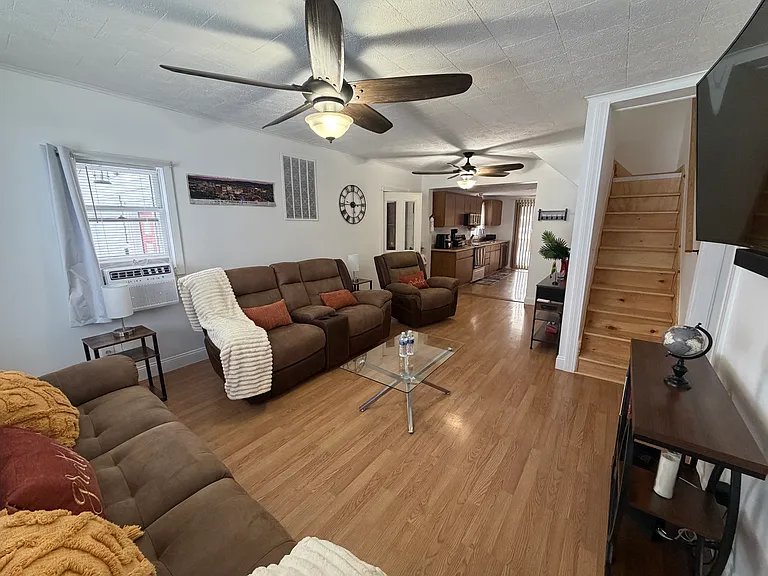 141 N Milton St — Photo 30
