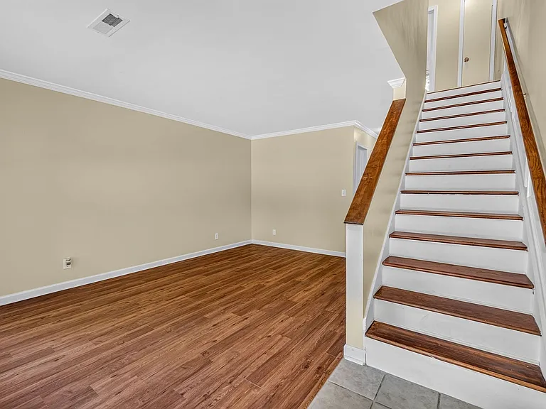 6239 Lucille Dr — Photo 4
