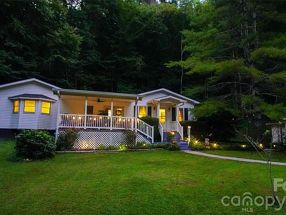 2nd image of 1815 Longbottom Rd