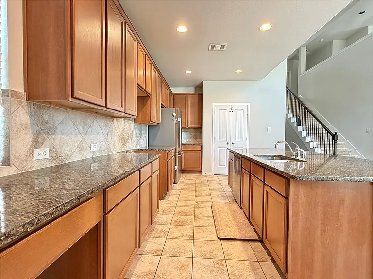 8002 Mesquite Hill Ln — Photo 8