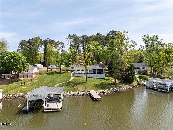 3rd image of 121 Hilltop Cir