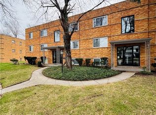 21045 Southbend Cir APT 3, Rocky River, OH 44116