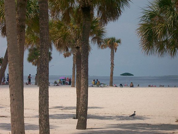 2 beaches within 3 minutes of the home