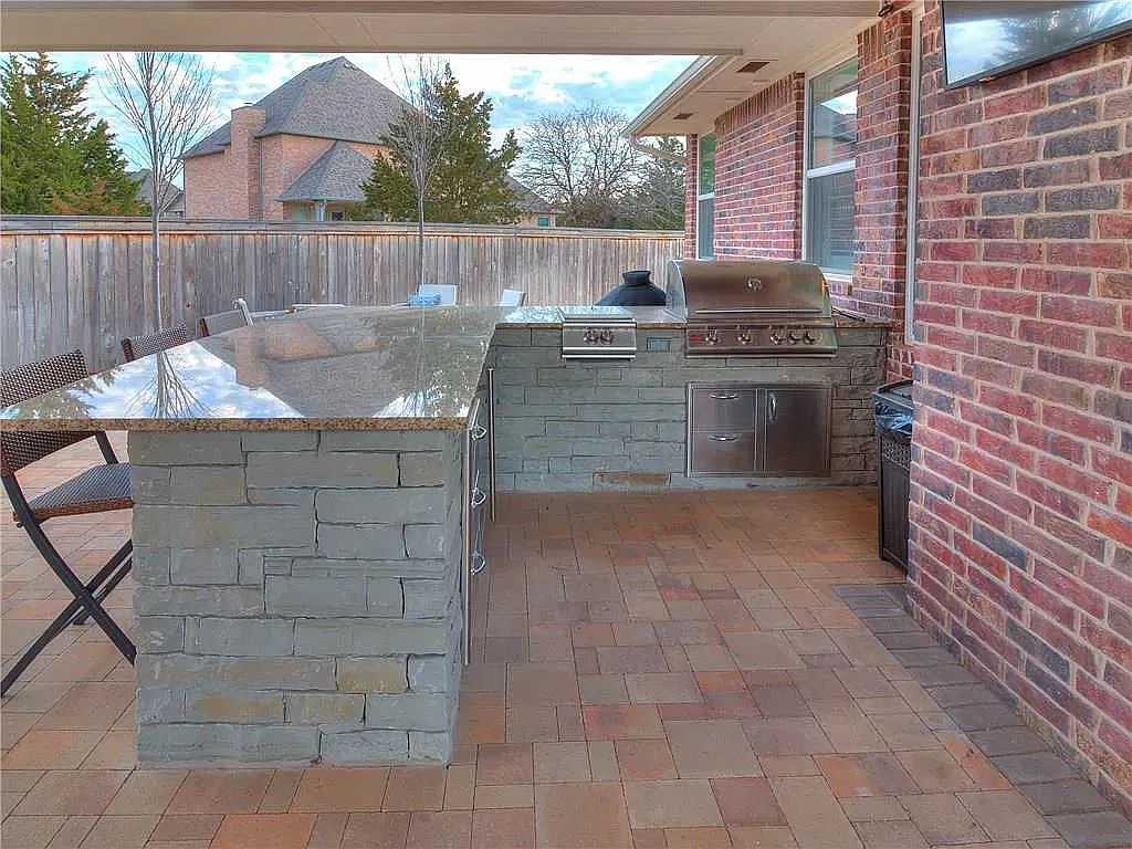4 bed, 2267 sqft, $3,145 — Photo 3
