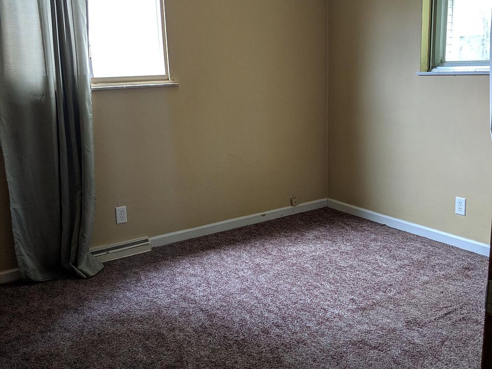 2nd image of 161 1st St