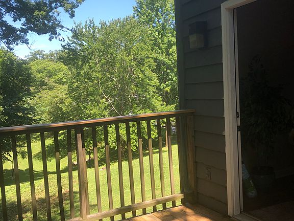 5th image of 108 Lansdowne Dr
