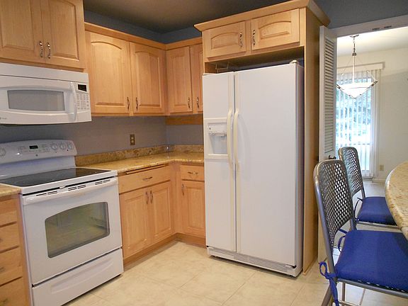 2nd image of 10337 N Savannah Ct