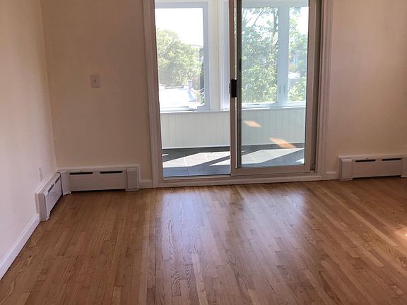 4th image of 17 Starbuck St