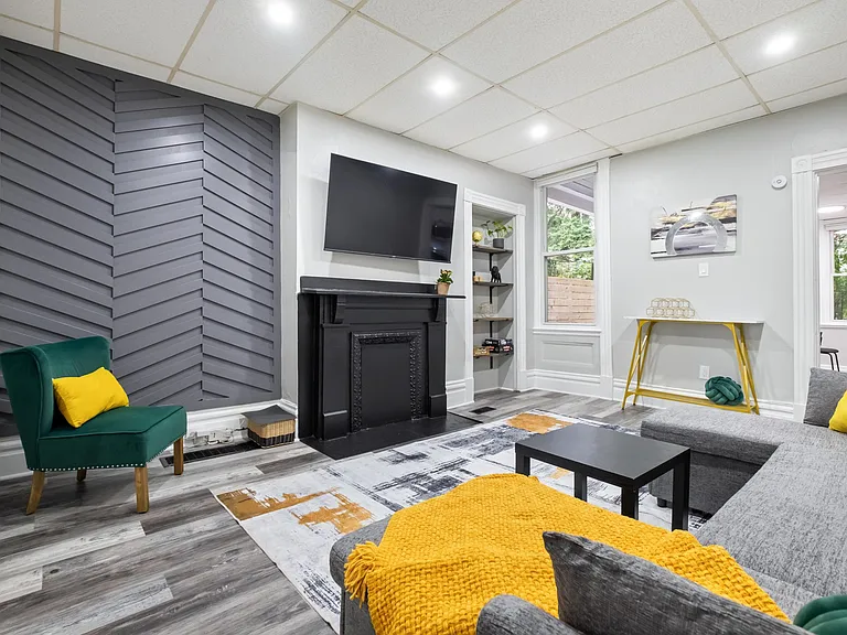 535 Gross St #1 — Photo 1