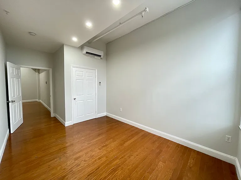 1027 Ridge — Photo 14