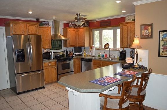 3rd image of 1810 N Randall Ave