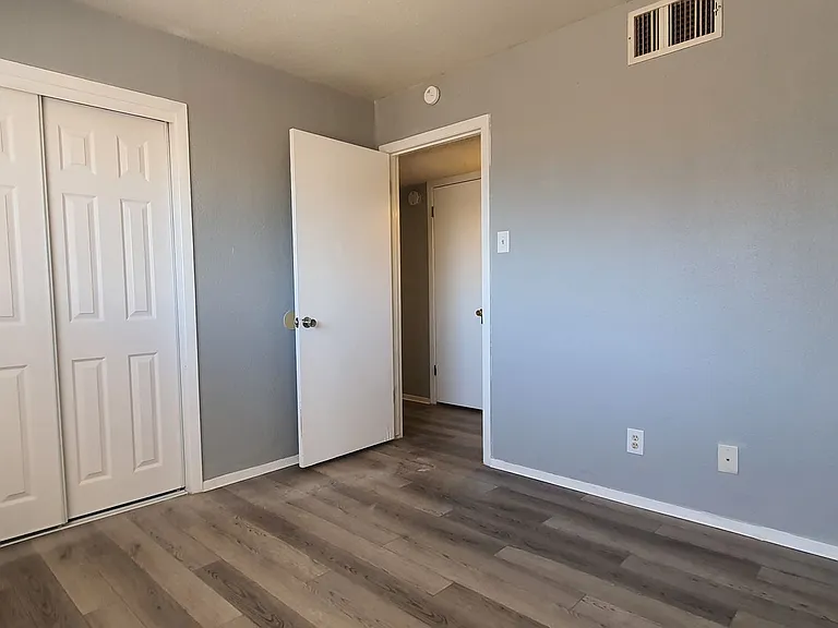 2791 Oxford Ave — Photo 28