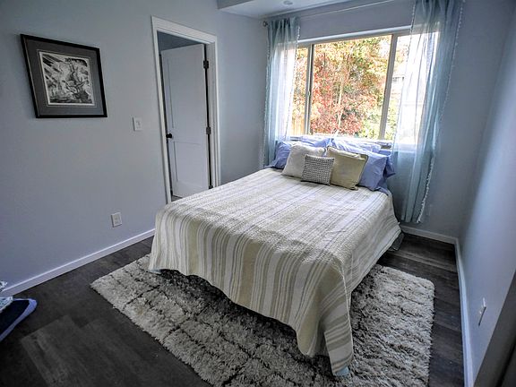 2nd image of 918 Pleasant Ave