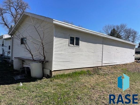 1131 Williams St, Larchwood, IA 51241