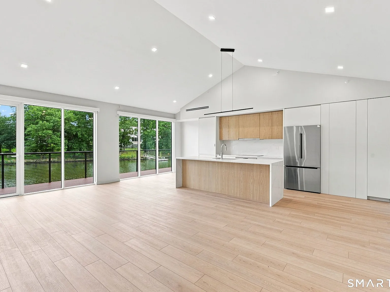 2 bed, 3.0 bath, 1300 sqft, $9,500 — Photo 3