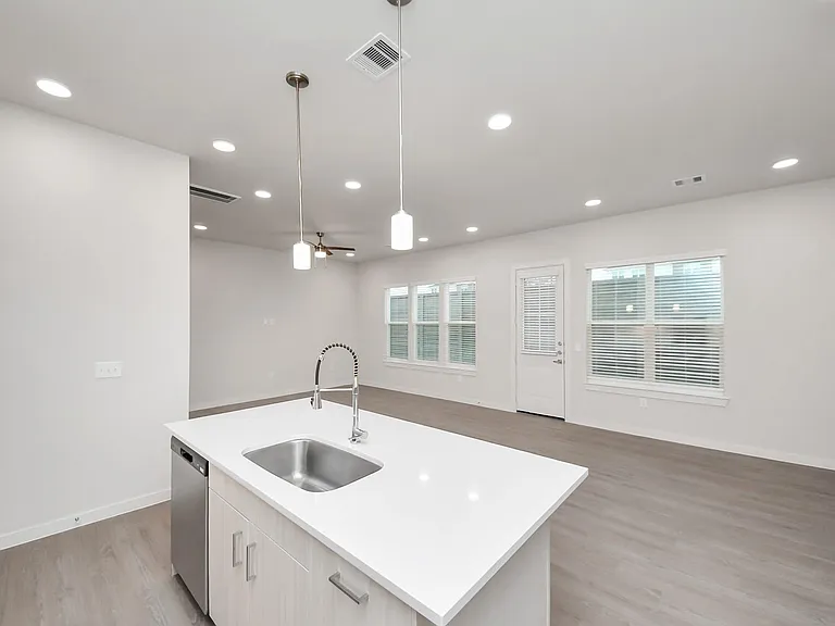 7318 Hadley Meadow Ln — Photo 10