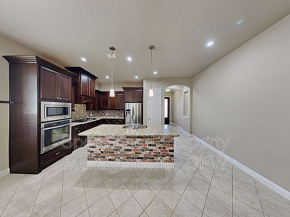 4th image of 6904 Westbury Dr