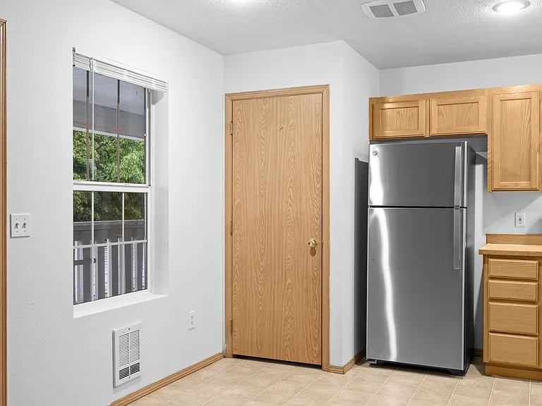South Valley Four-Plex — Photo 11
