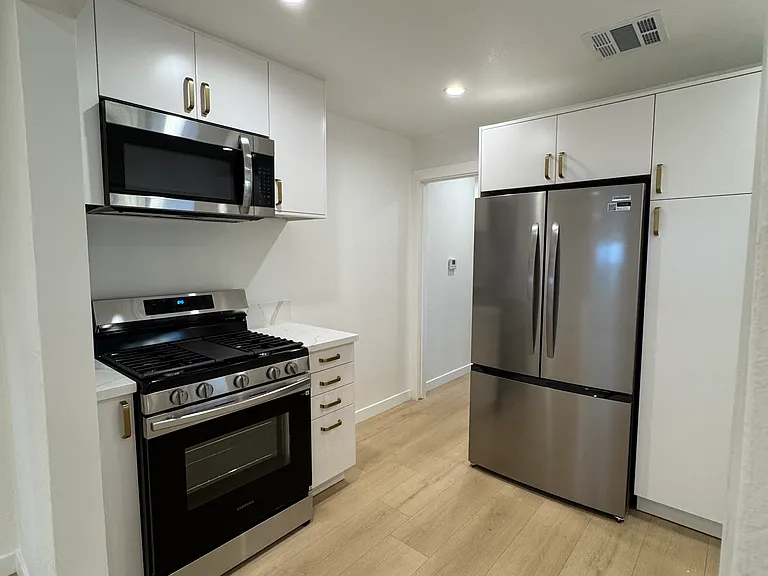 10427 Kewen Ave — Photo 6