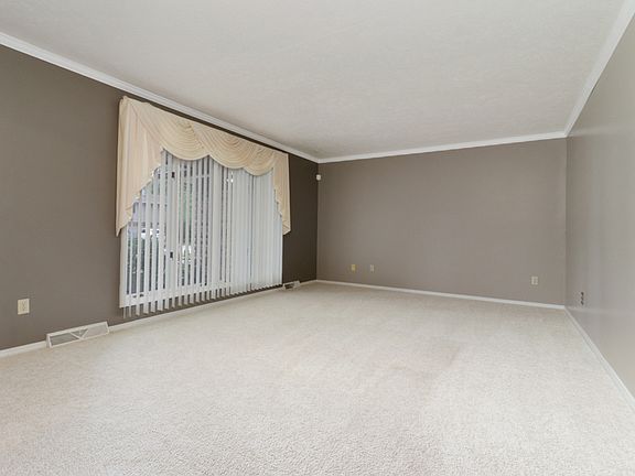 3rd image of 1420 Westview Dr