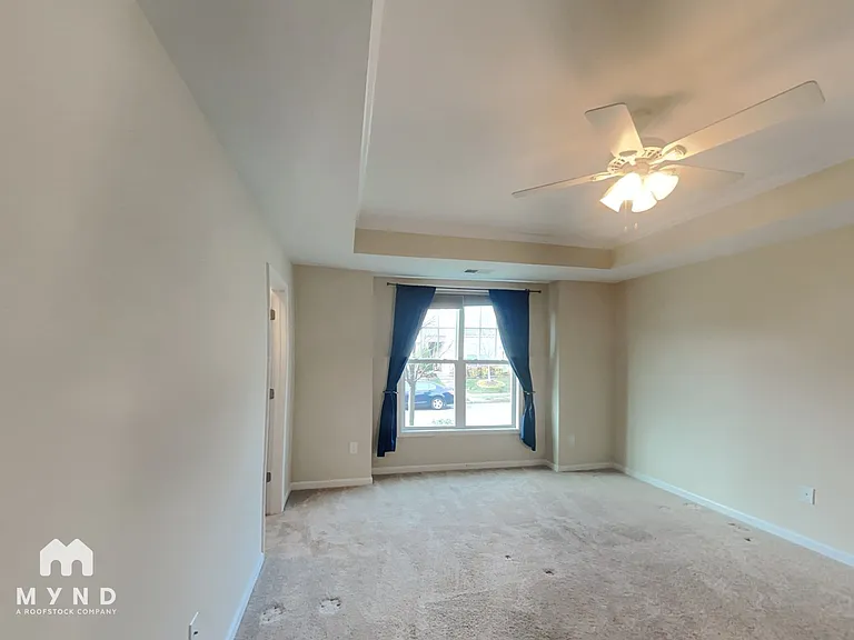 1033 Pemberly Ave — Photo 8