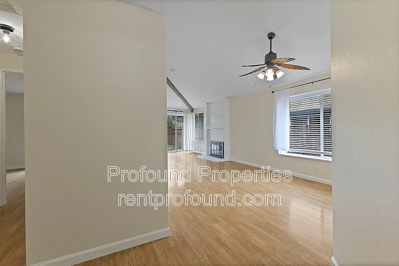 2 bed, 1.0 bath, 963 sqft, $2,080 — Photo 3