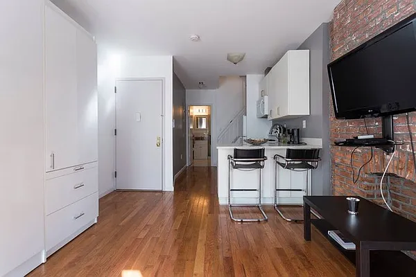 Rented by Compass | media 13