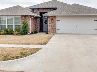 11616 SW 9th St, Yukon, OK 73099