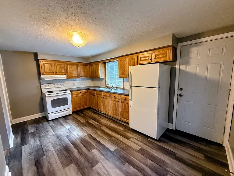1029 Orchard Ave NE — Photo 5
