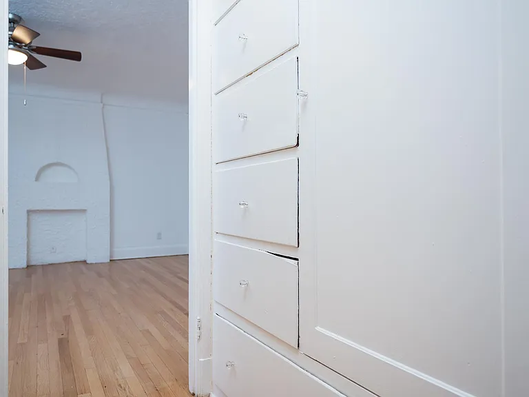 Metropolitan Apartments — Photo 17
