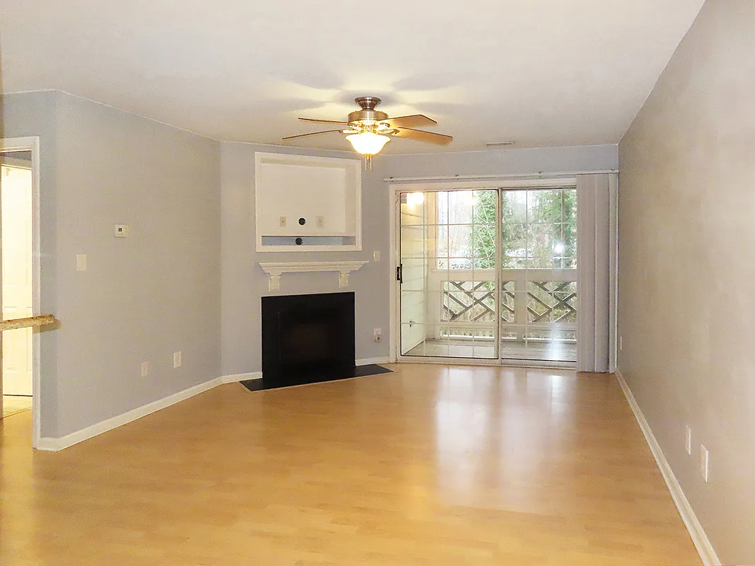Building Photo - 1003 Kingswood Dr #J