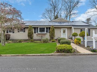 6 East Dr, Brick, NJ 08724