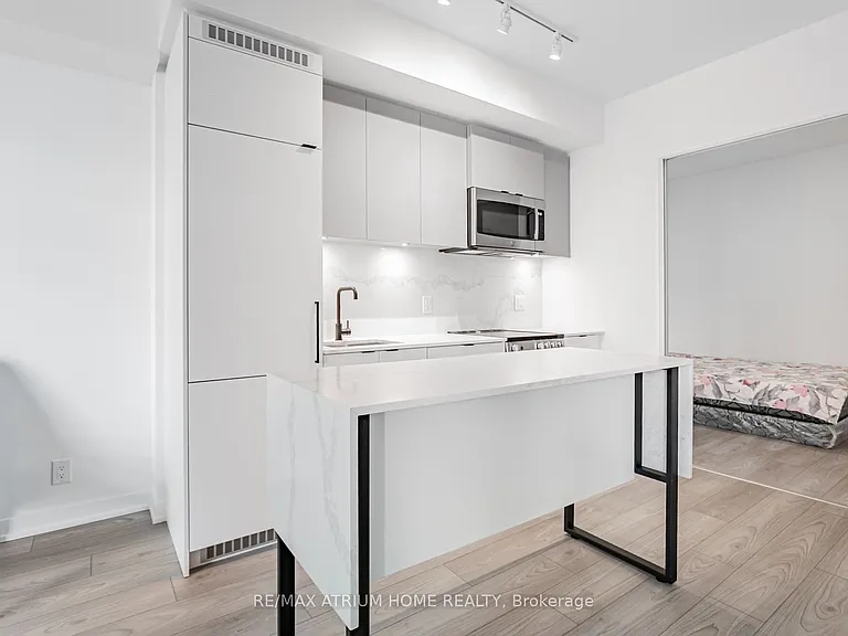 285 Dufferin St #827 — Photo 2